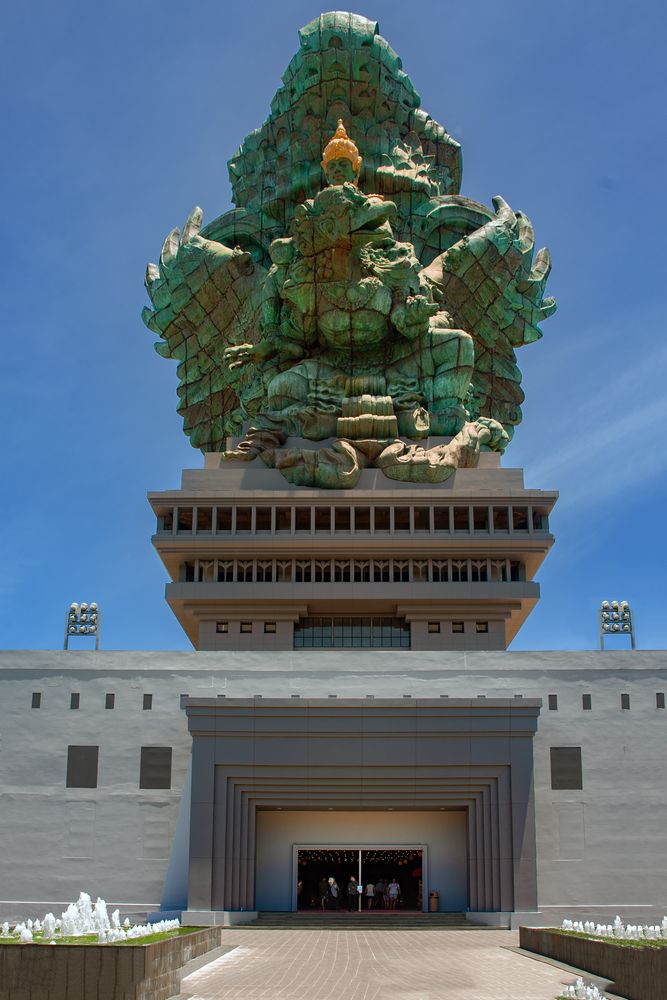 Garuda Wisnu Kencana Statue photo image asia Garuda Wisnu Kencana Statue photo image asia