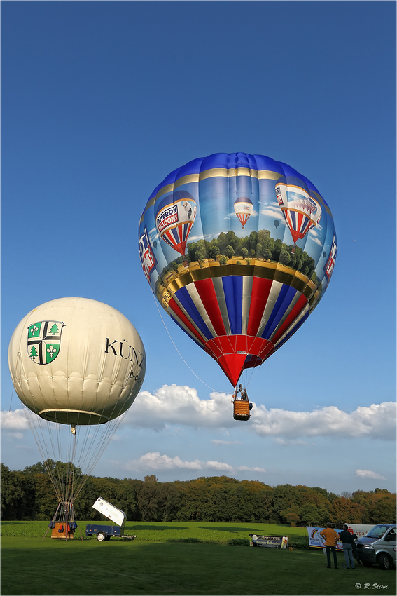 Gasballon trifft Heißluftballon