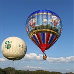 Gasballon trifft Heißluftballon