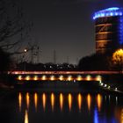 Gasometer bei Nacht