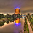 Gasometer bei Nacht