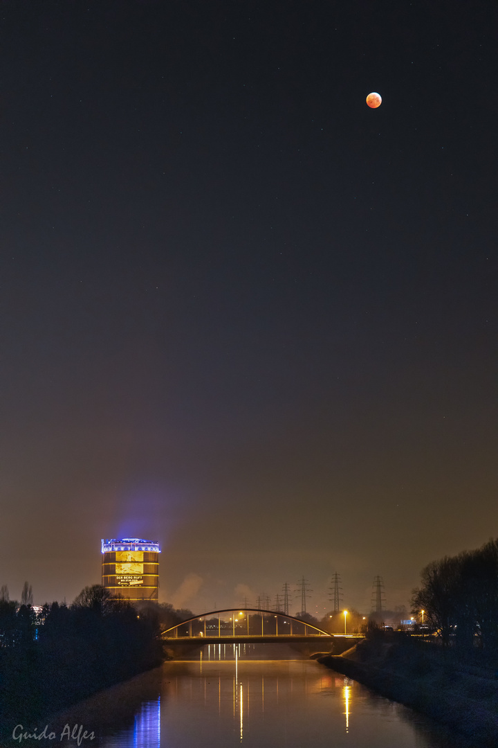 Gasometer-Blutmond