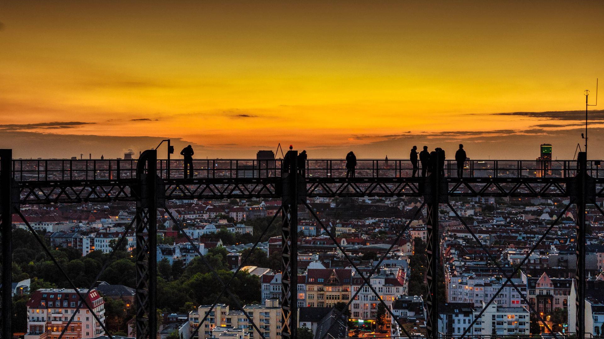 Gasometer in Berlin, Blaue Stunde