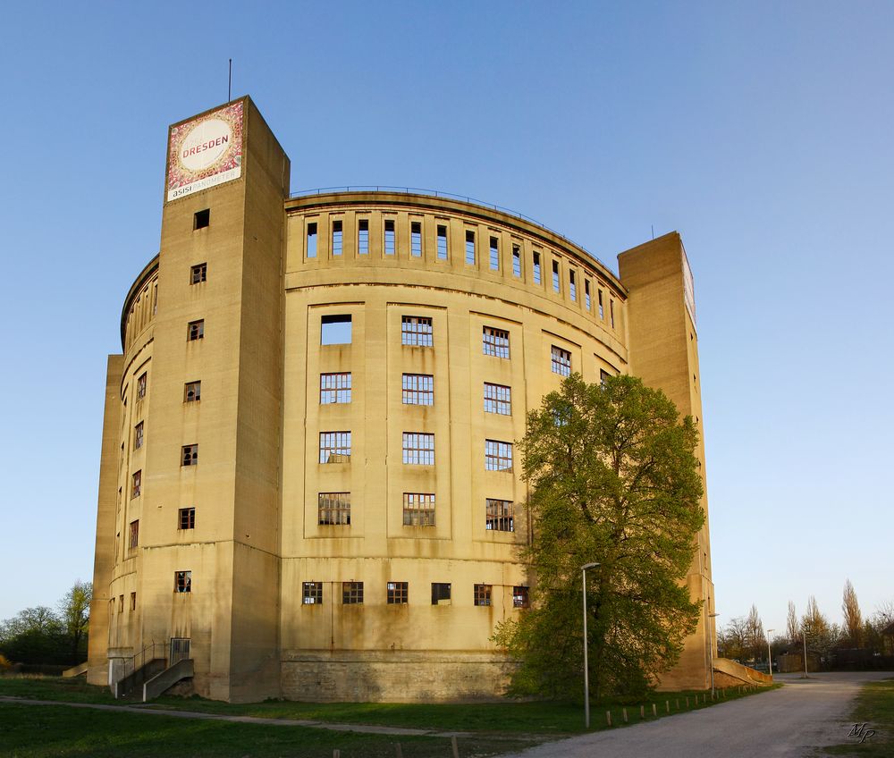 Gasometer in der Abendsonne