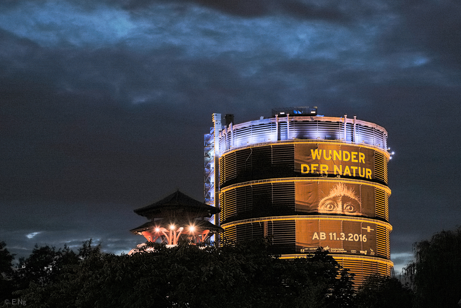Gasometer in Oberhausen Foto & Bild world, nacht, deutschland Bilder