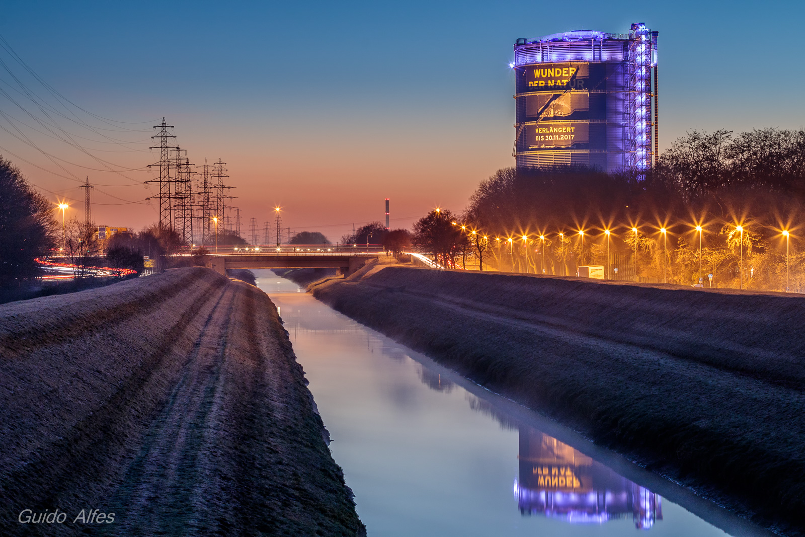 Gasometer Oberhausen im Morgenlicht