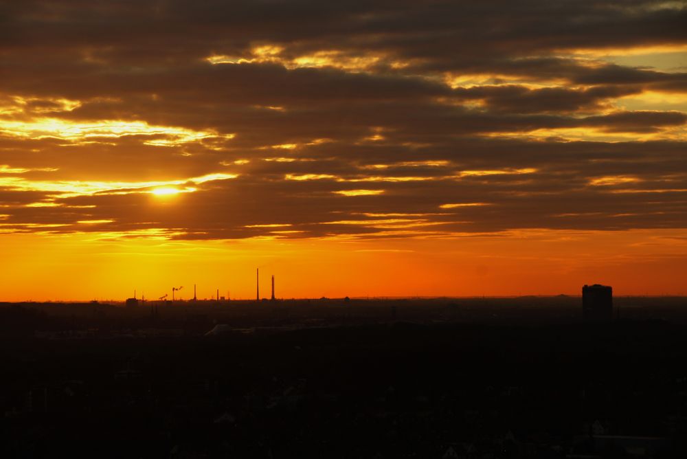 Gasometer Oberhausen im Sonnenuntergang