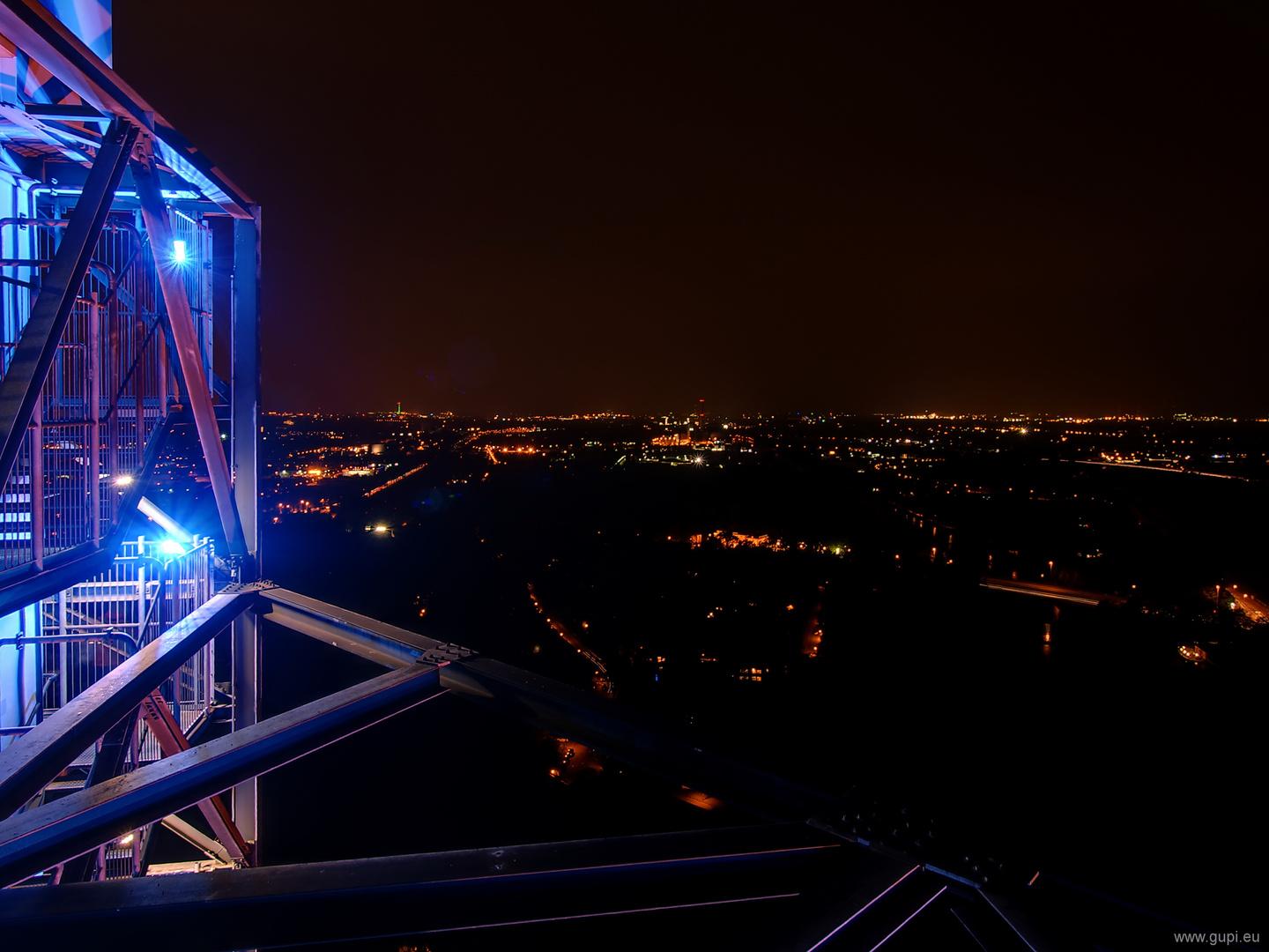 Gasometer Richtung Duisburg