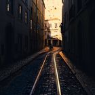 Gasse am Abend in Lissabon