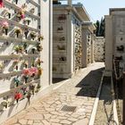 Gasse auf dem Friedhof San Michele bei Venedig