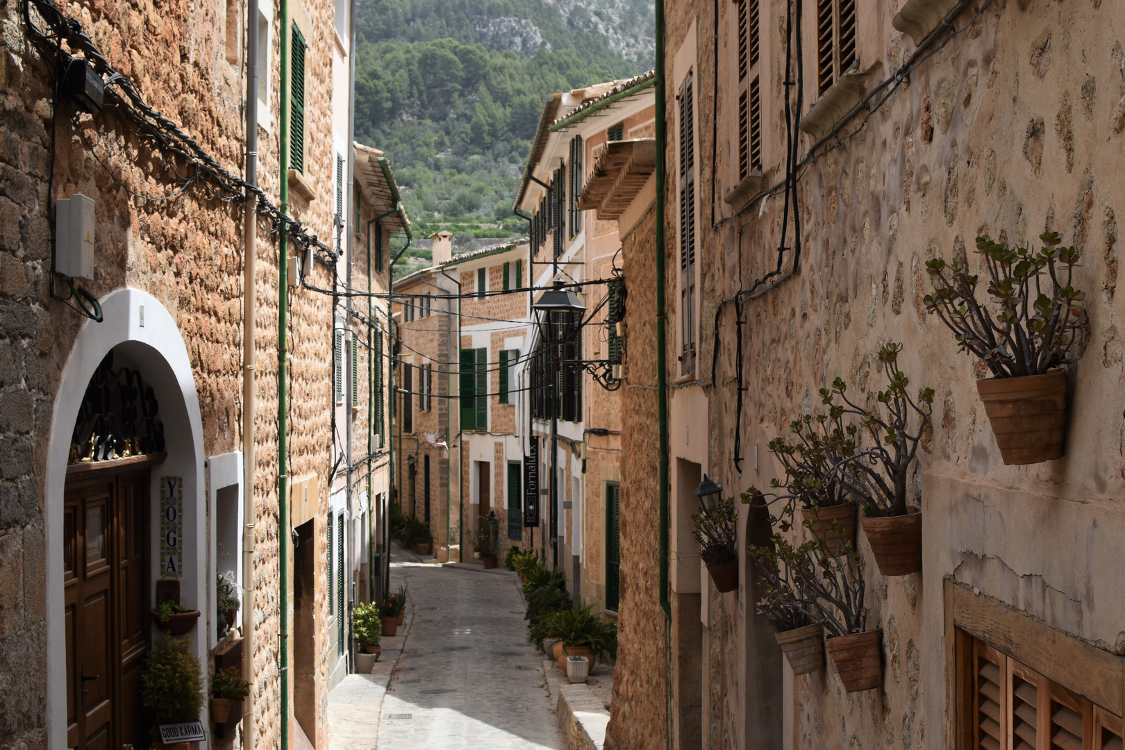 Gasse im Bergdorf Fornalutx