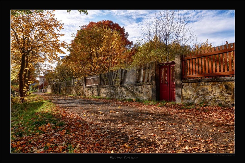 Gasse im Herbst