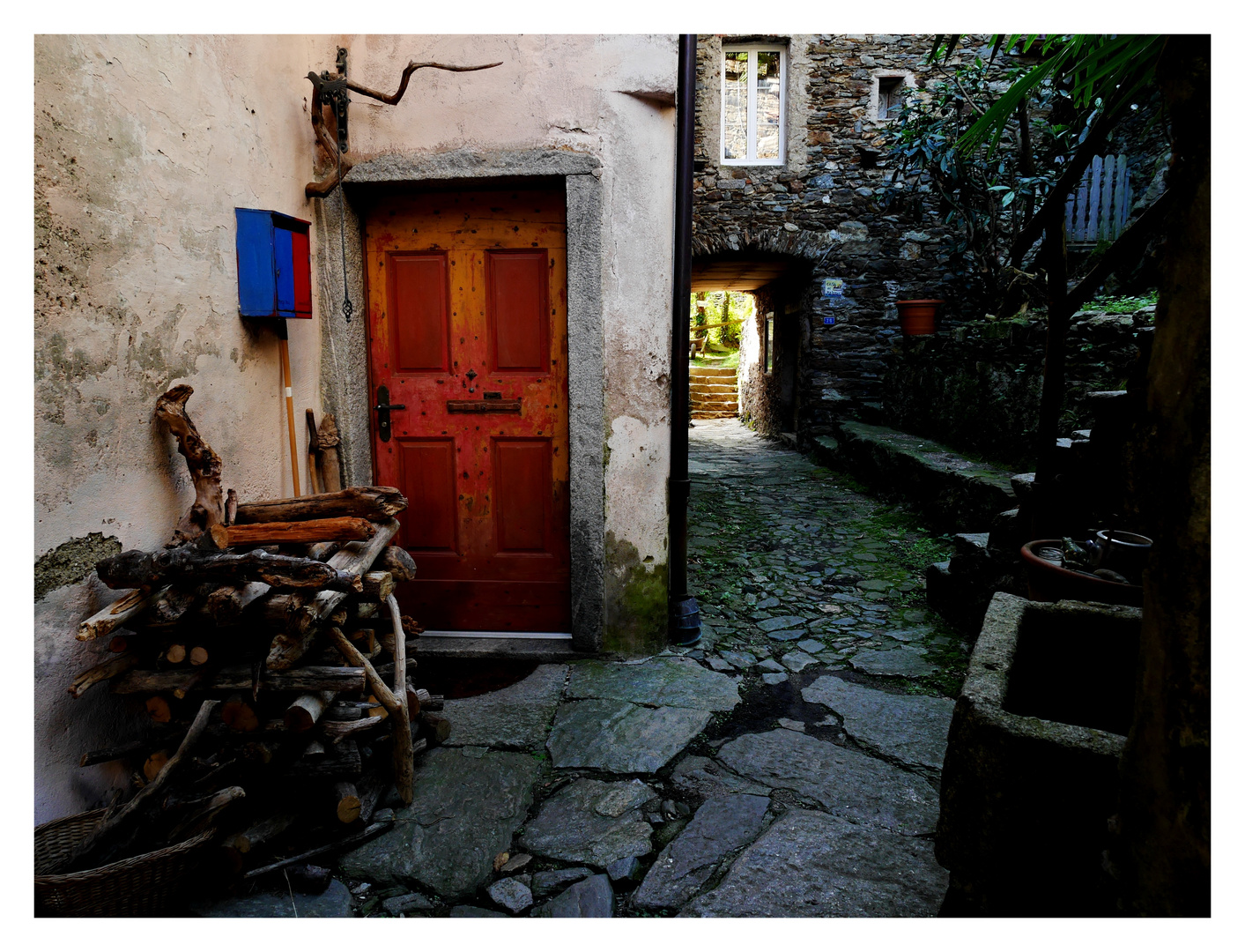 Gasse im Tessin