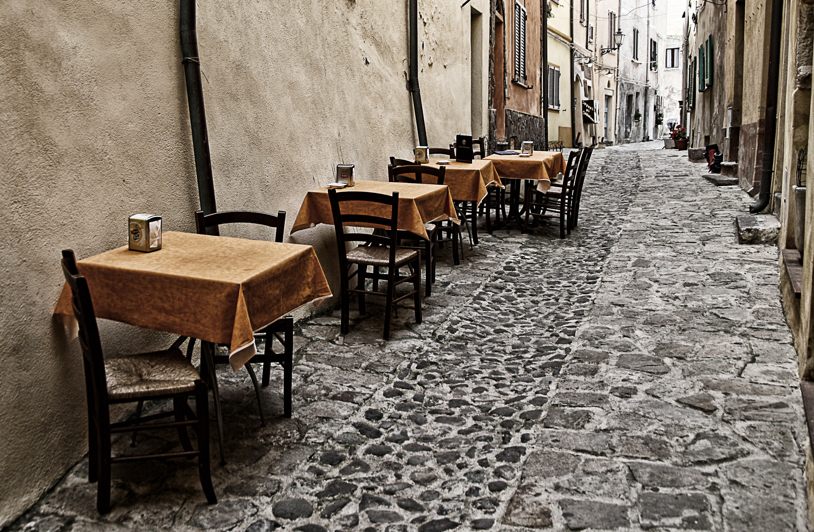 Gasse in Castelsardo Sardinien