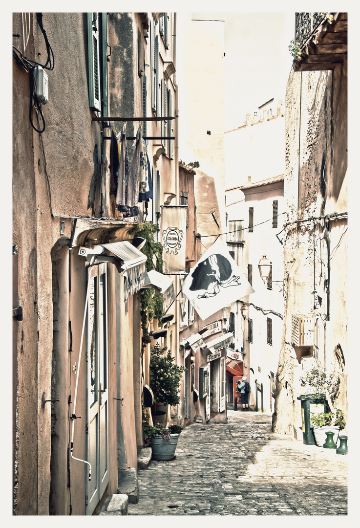 Gasse in der Altstadt von Bonifacio