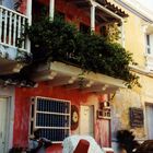 Gasse in der Altstadt von Cartagena (Kolumbien)