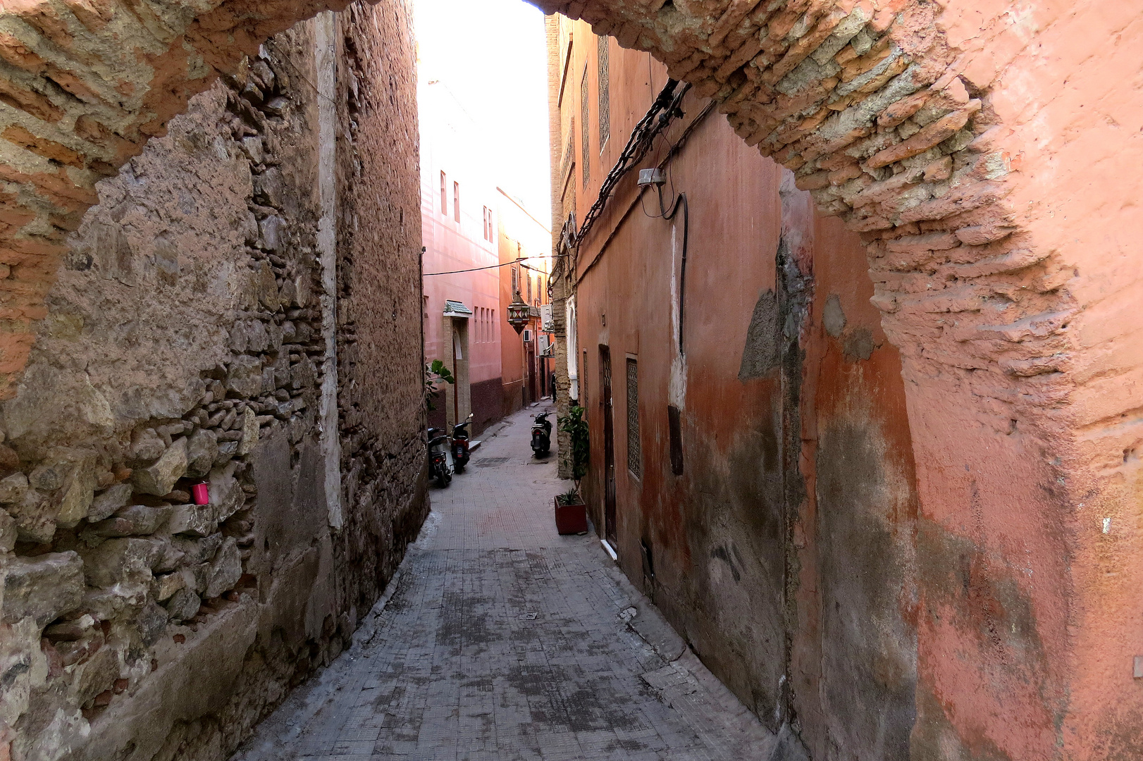 Gasse in der Medina von Marrakech