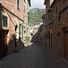 Gasse in Licht und Schatten