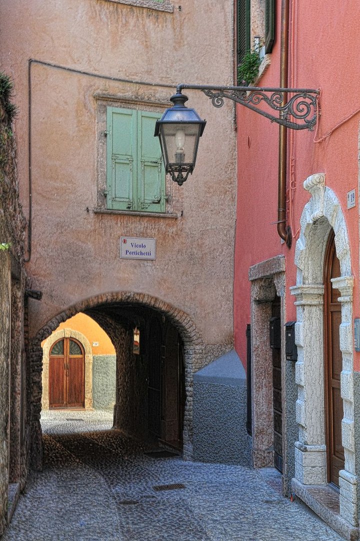 GASSE IN MALCESINE