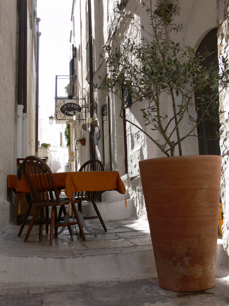 Gasse in Ostuni (Apulien)