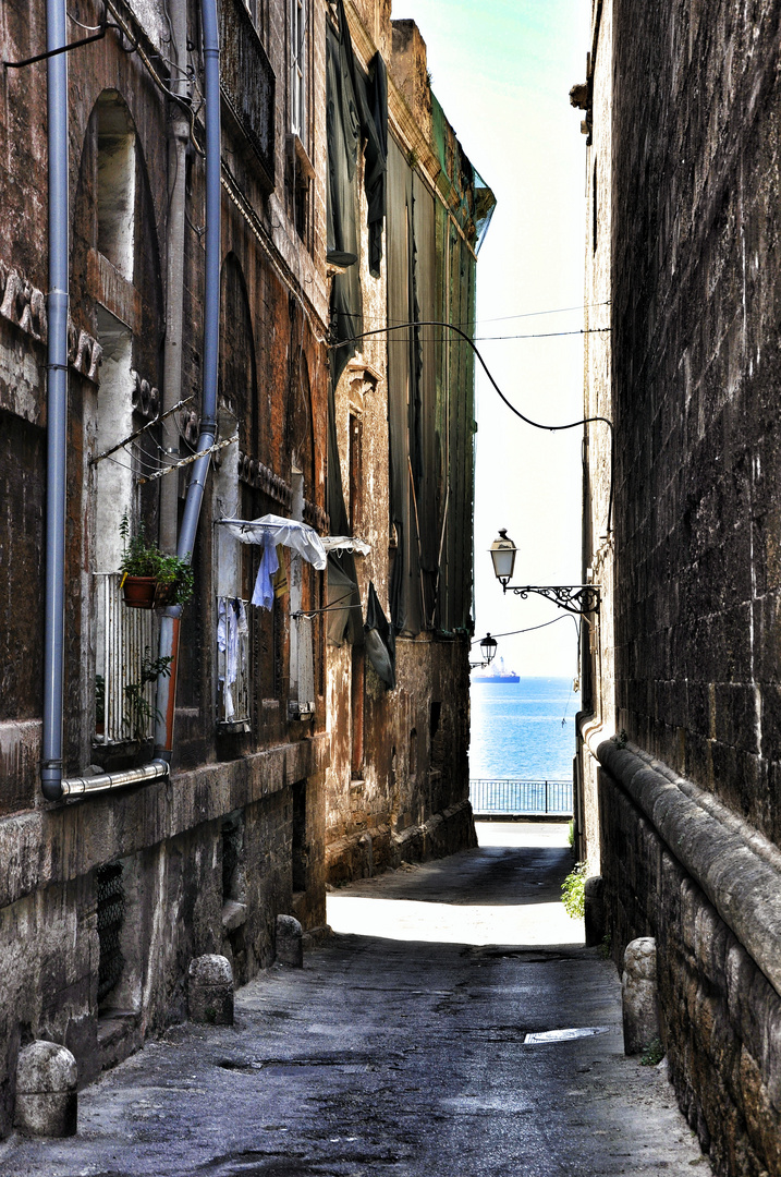 Gasse in Taranto vecchia Part 2