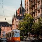 Gasse mit Blick auf das Parlament