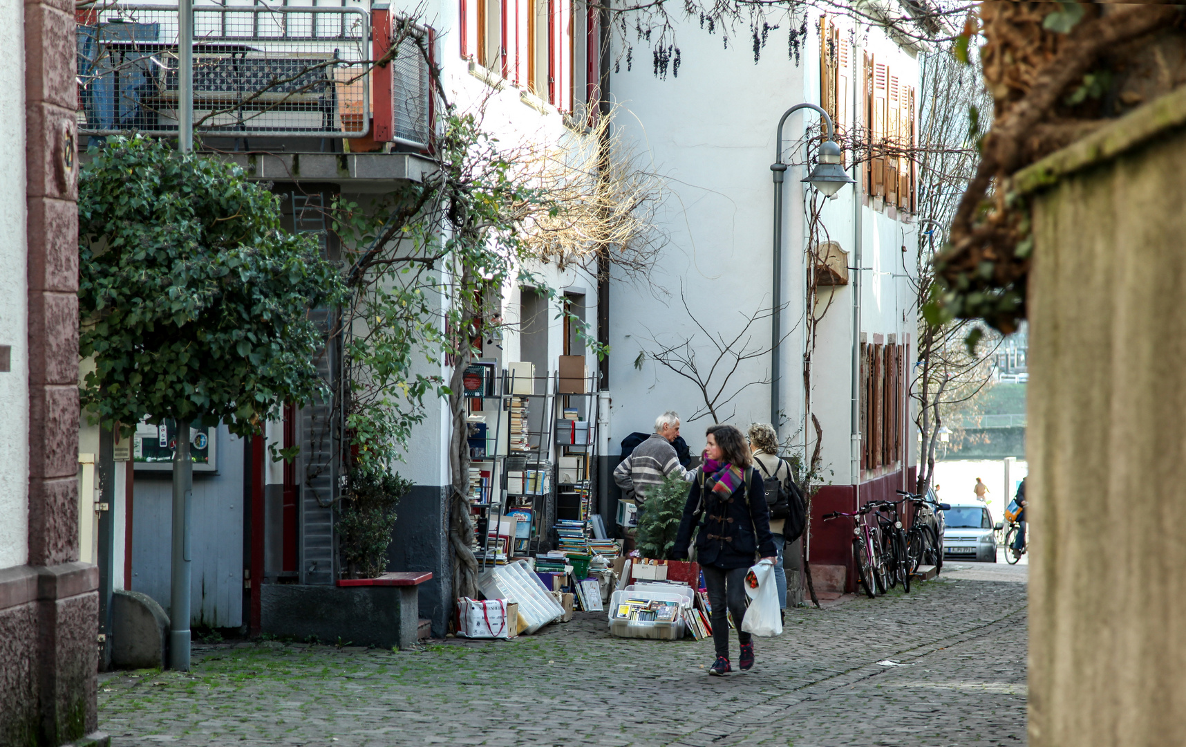 Gasse mit Buchladen