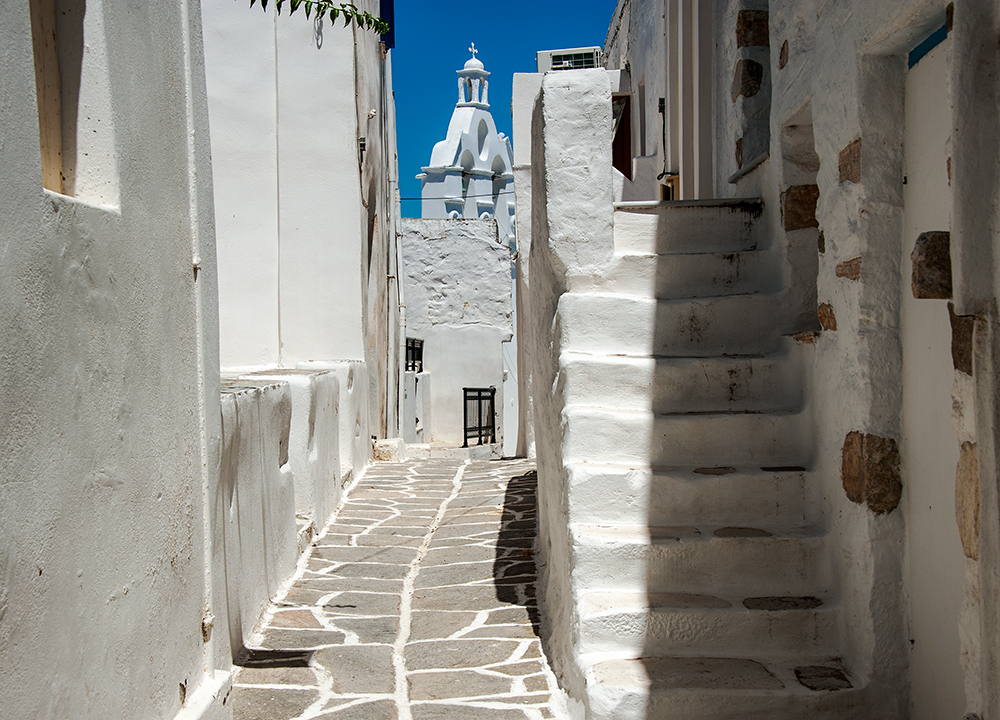 Gasse mit Kirche....