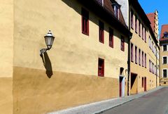 Gasse mit Laterne