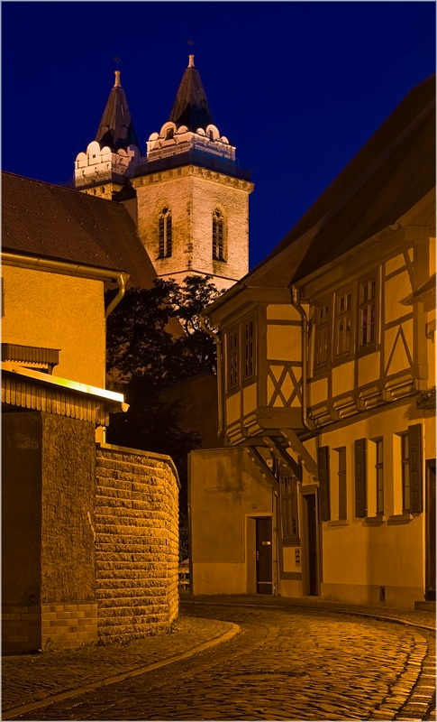 Gasse zur Kirche