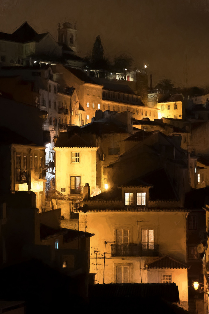 Gassen der Alfama bei Nacht