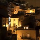 Gassen der Alfama bei Nacht