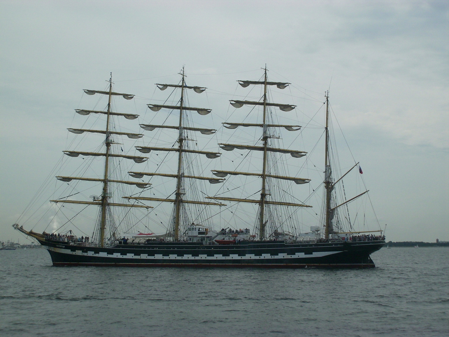 Gast der Hanse Sail in Rostock: die Kaliningrader "Kruzenshtern"