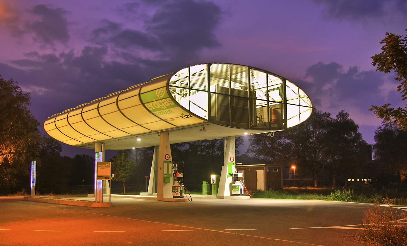 Gastankstelle Vaduz in der Nacht