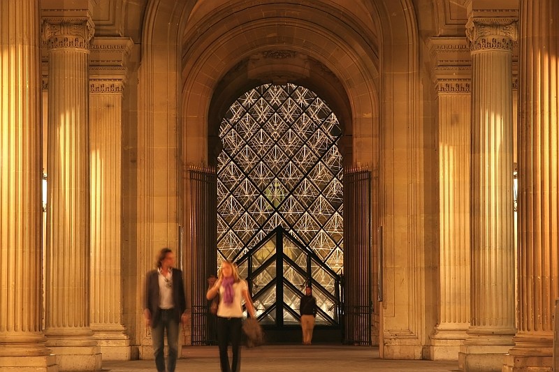 Gate to louvré