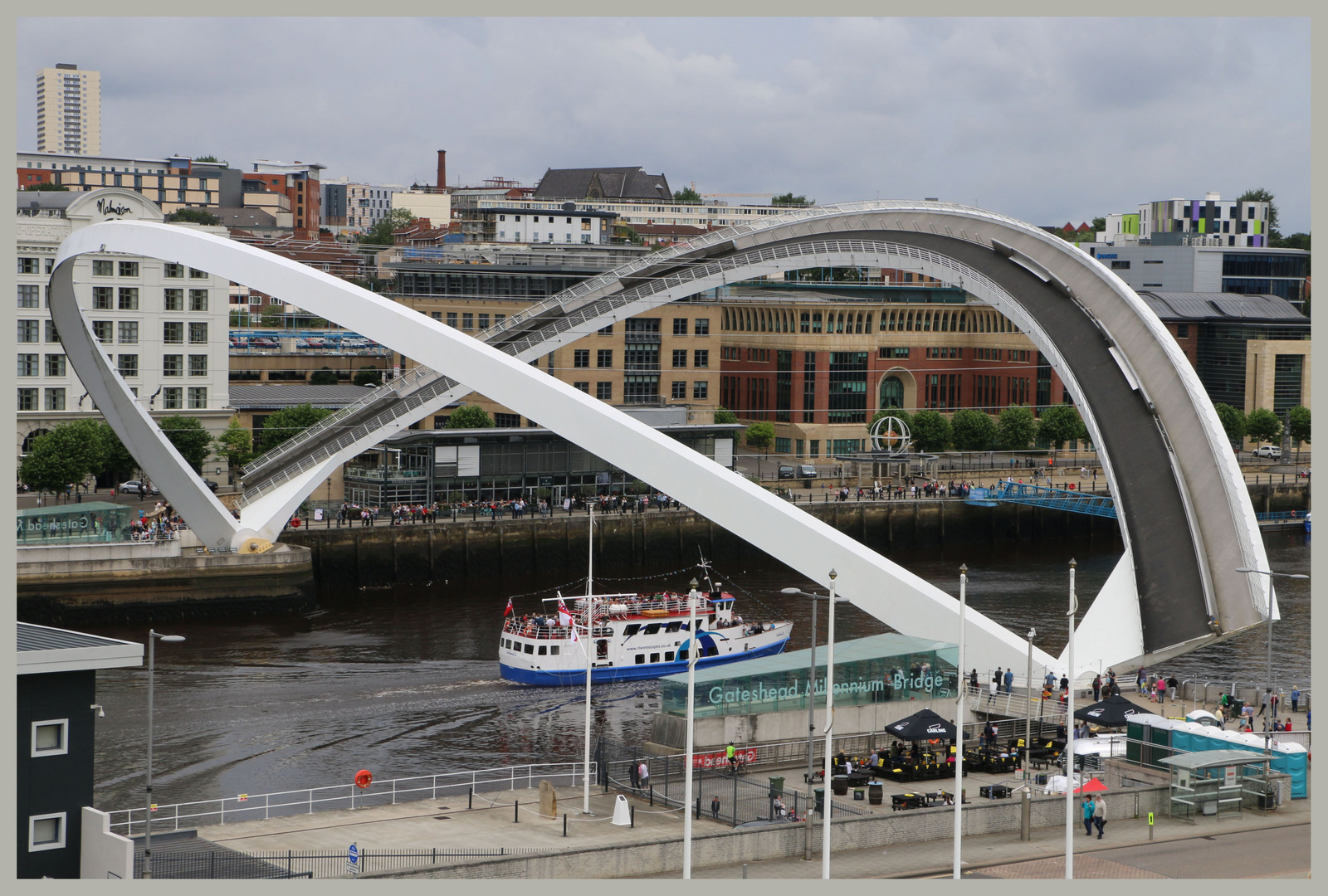 Gateshead millennium bridge tilted