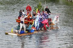 Gaudi auf der Wupper (1) / Nicht mehr lange, dann .........