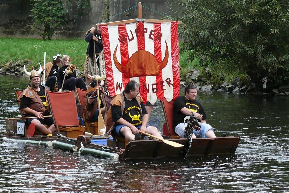 Gaudi auf der Wupper (2) / Die Wupper-Wikinger