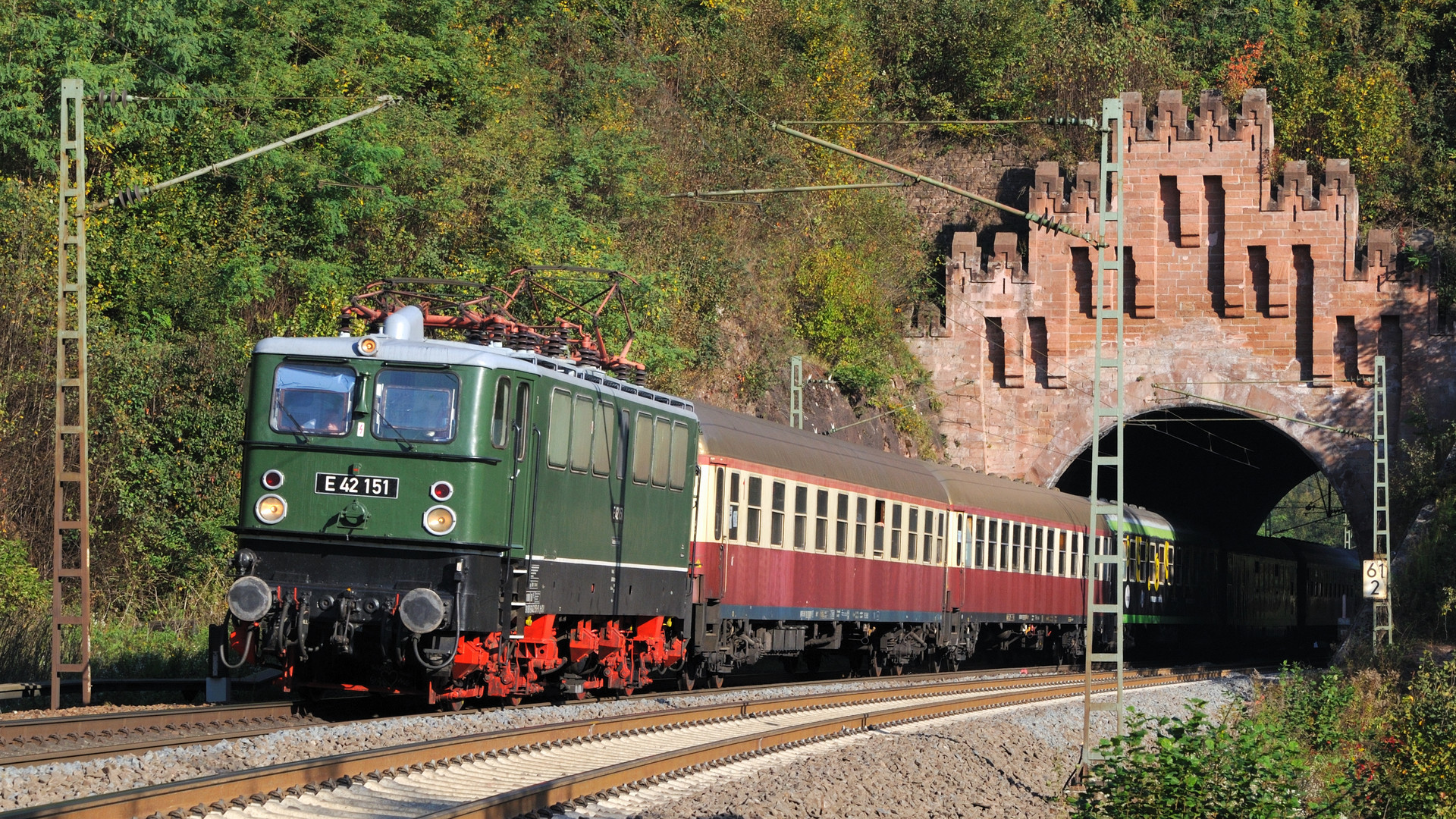 Gaudi-Express am Eisenkeiltunnel