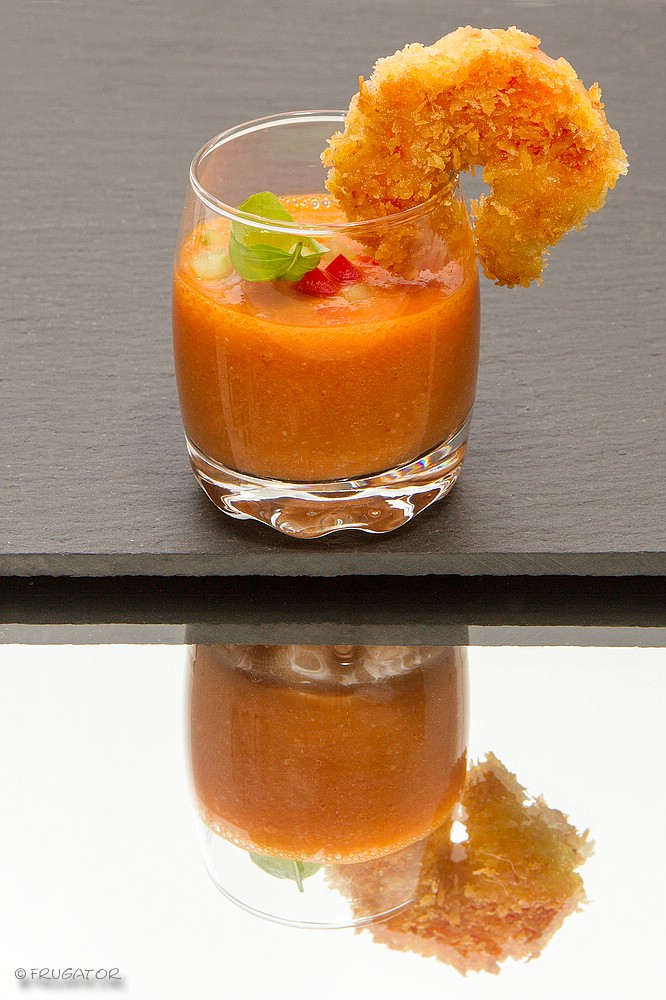 "Gazpacho Andaluz mit Knuspergarnelen"...