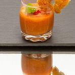 "Gazpacho Andaluz mit Knuspergarnelen"...