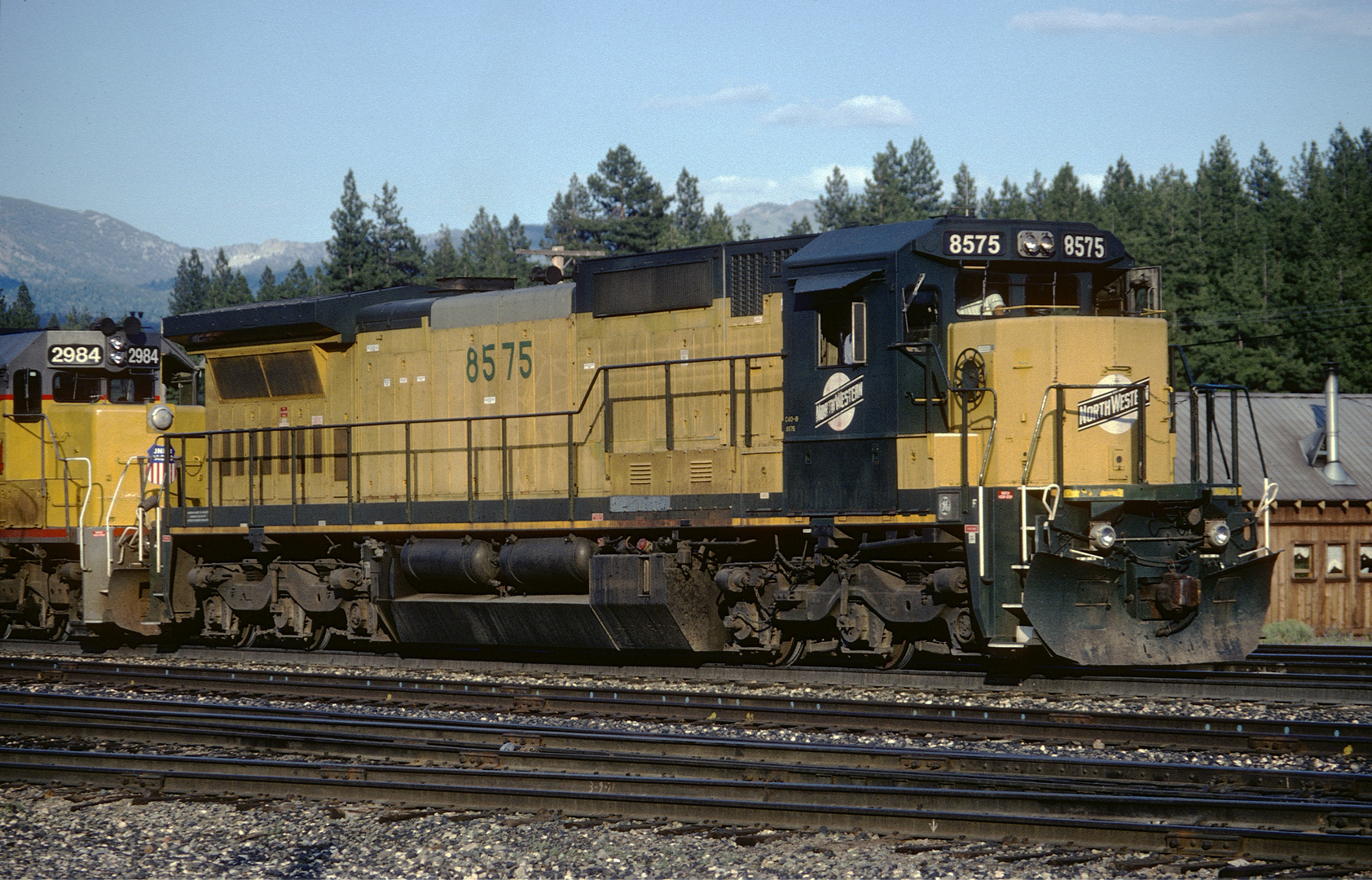 GE Dash C40-8 C&NW #8575,UP#2984 im Yard von Truckee, California