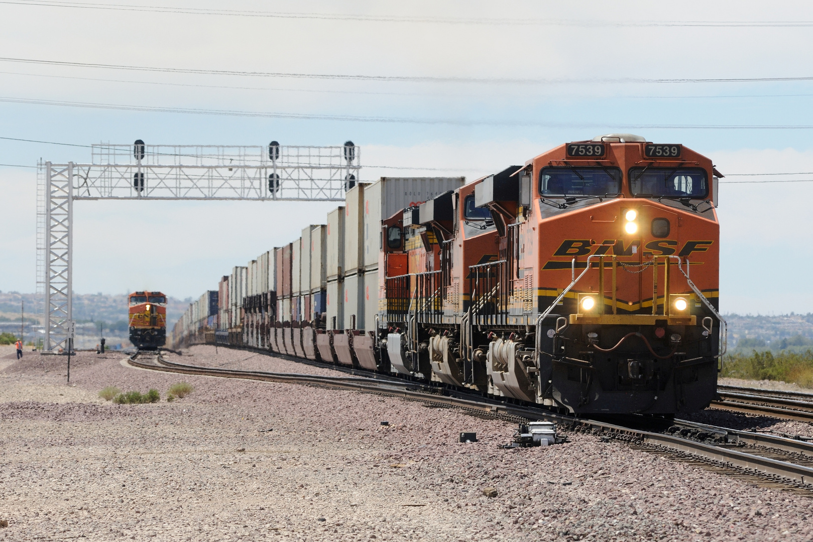 GE ES44AC BNSF 7539