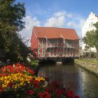 Gebäude am Wasser