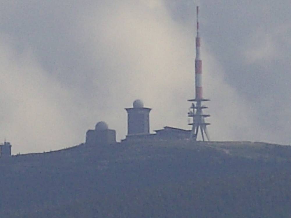 Gebäude auf dem Brocken (1141 m) von Westen aus mit einfacher Kamera