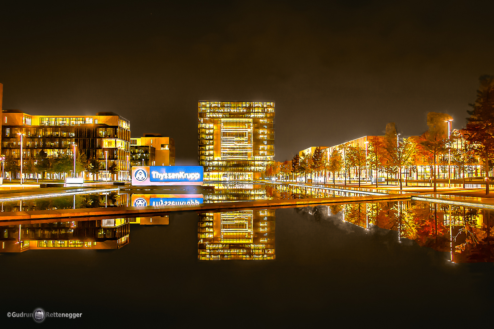 Gebäude bei Nacht 2