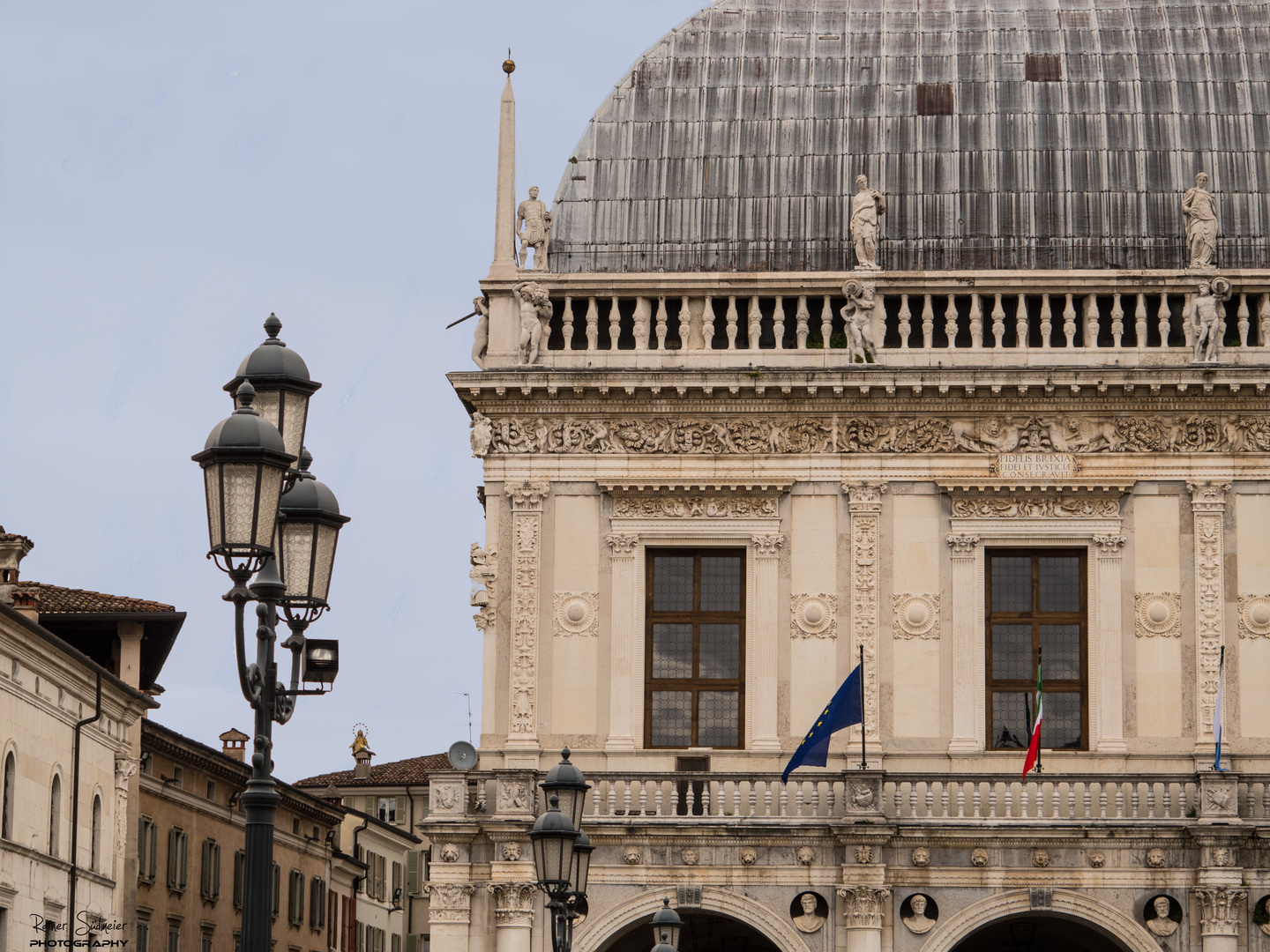 Gebäude in Brescia Piazza Loggia, Italien