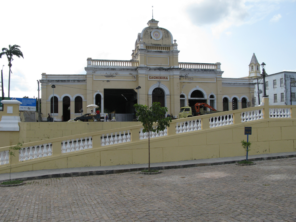 Gebäude in Cachoeira an der Brücke nach Sao Felix