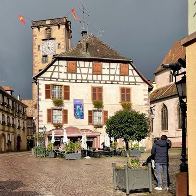 Gebäude in Ribeauville auch in Fachwerk