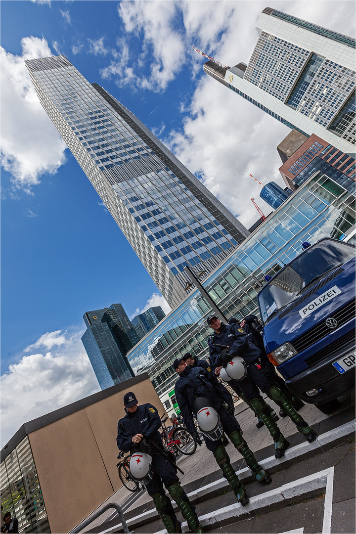 Geballte Staatsmacht - Blockupy Frankfurt/M. ...